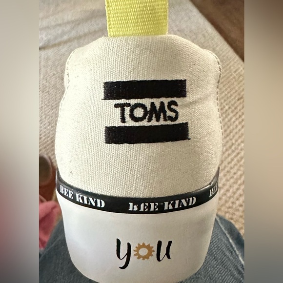 Last day to buy! Final price. Toms Platform tenny. size 7.5. Bee Kind. canvas. - Picture 5 of 9